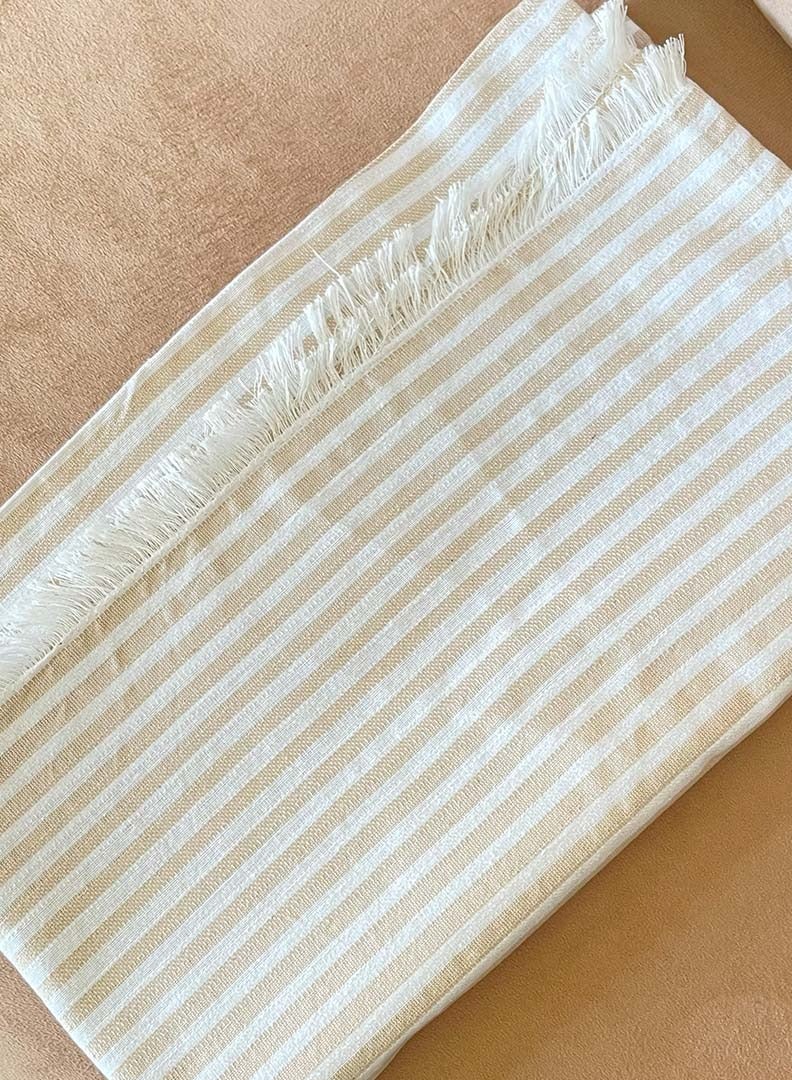 إنشز هوم غطاء كنبة بيج بخطوط ناعمة – قطن ١٠٠٪ 220*90 سم - Image 3